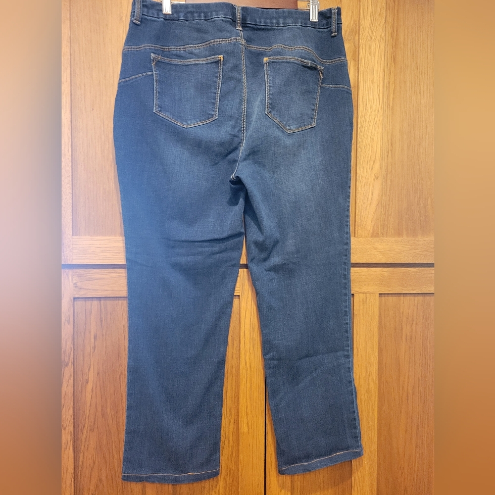 Chicos The So Lifting Slim Leg Jeans. Size 2.5 (US 14) - Picture 2 of 9